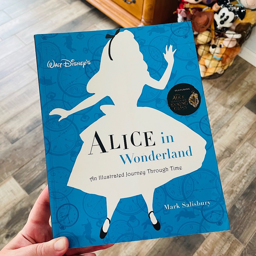 Disney Alice in wonderland book